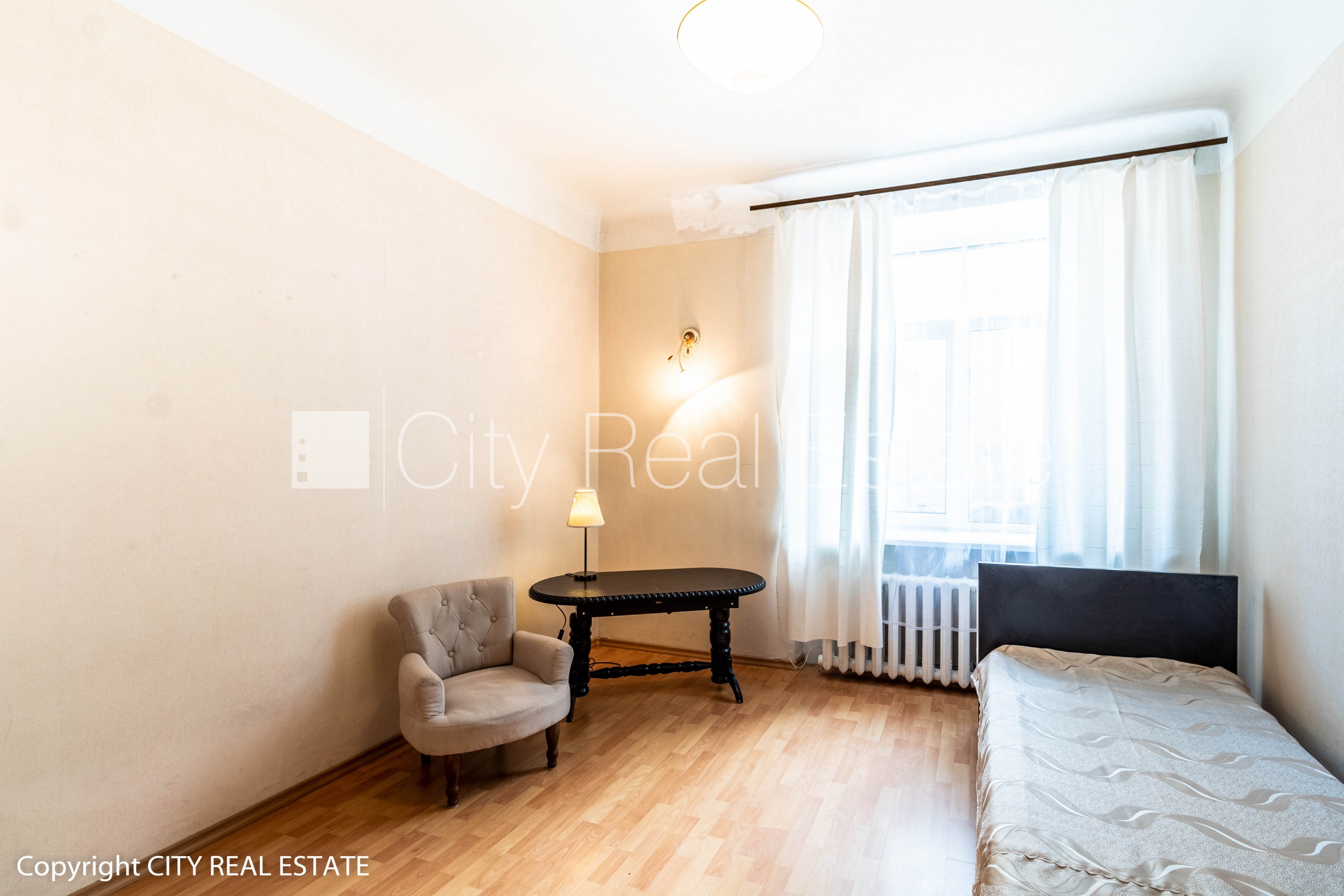 Sludinājumi. Renovēta māja, ieeja no pagalma, beletāža, kāpņu telpa pēc kosmētiskā remonta, logi vērsti mājas Cena: 650 EUR/mēn Foto #8