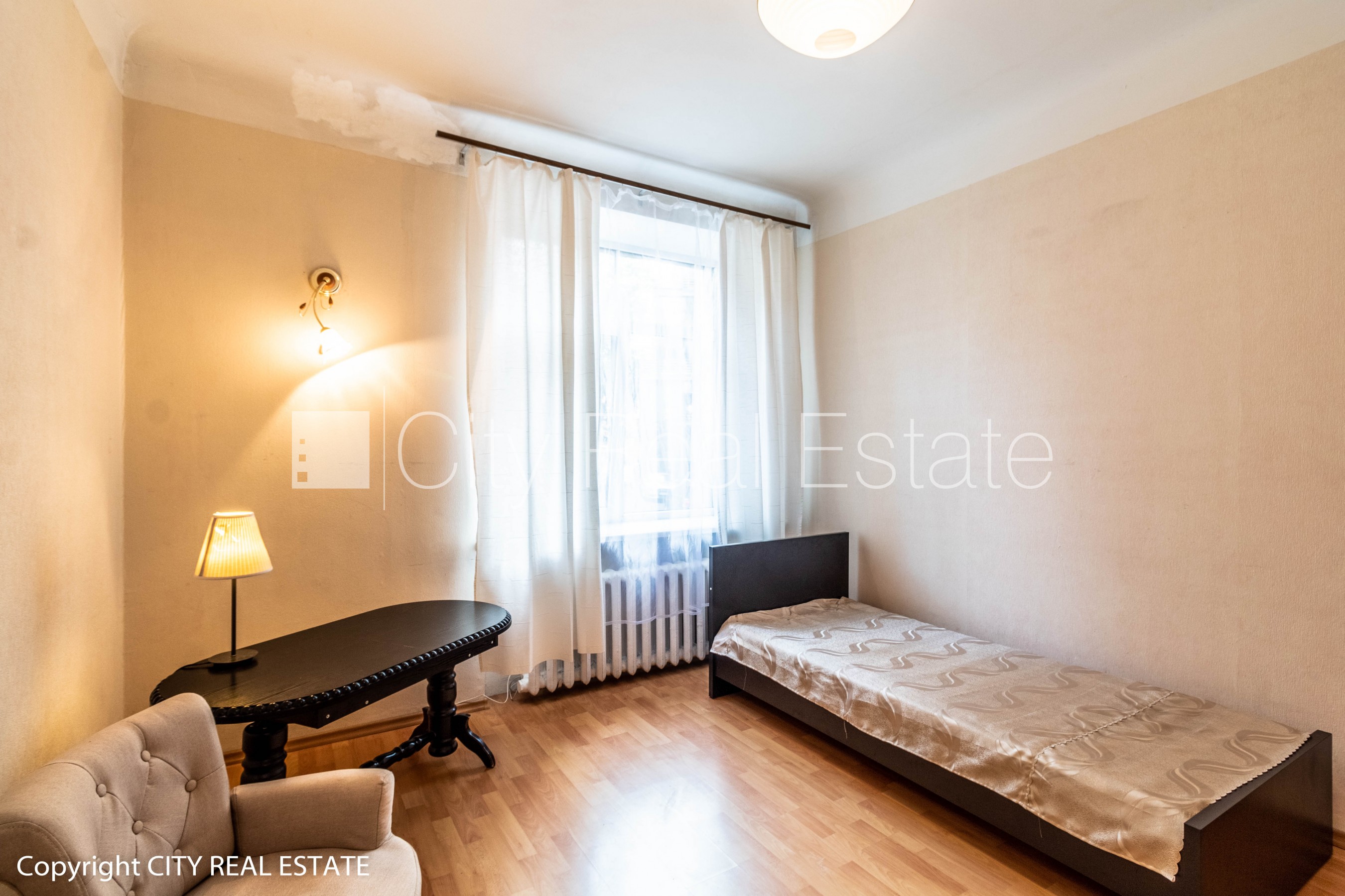Sludinājumi. Renovēta māja, ieeja no pagalma, beletāža, kāpņu telpa pēc kosmētiskā remonta, logi vērsti mājas Cena: 650 EUR/mēn Foto #7