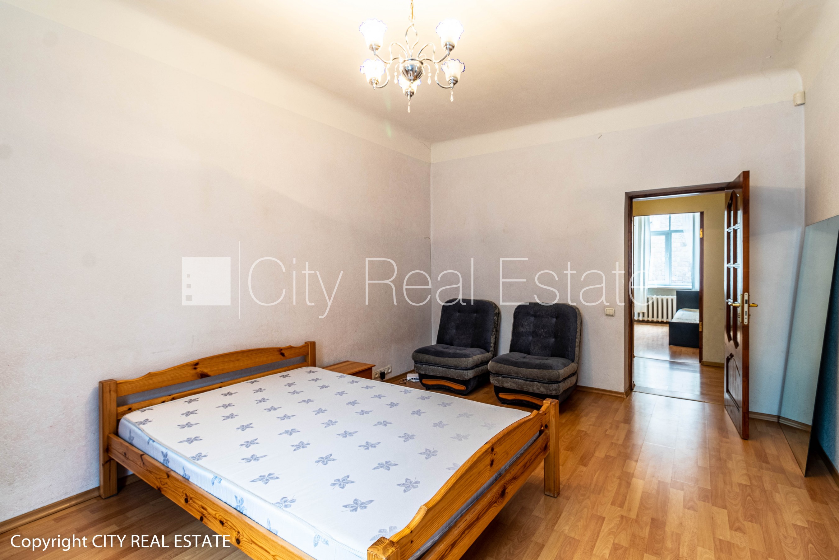 Sludinājumi. Renovēta māja, ieeja no pagalma, beletāža, kāpņu telpa pēc kosmētiskā remonta, logi vērsti mājas Cena: 650 EUR/mēn Foto #5