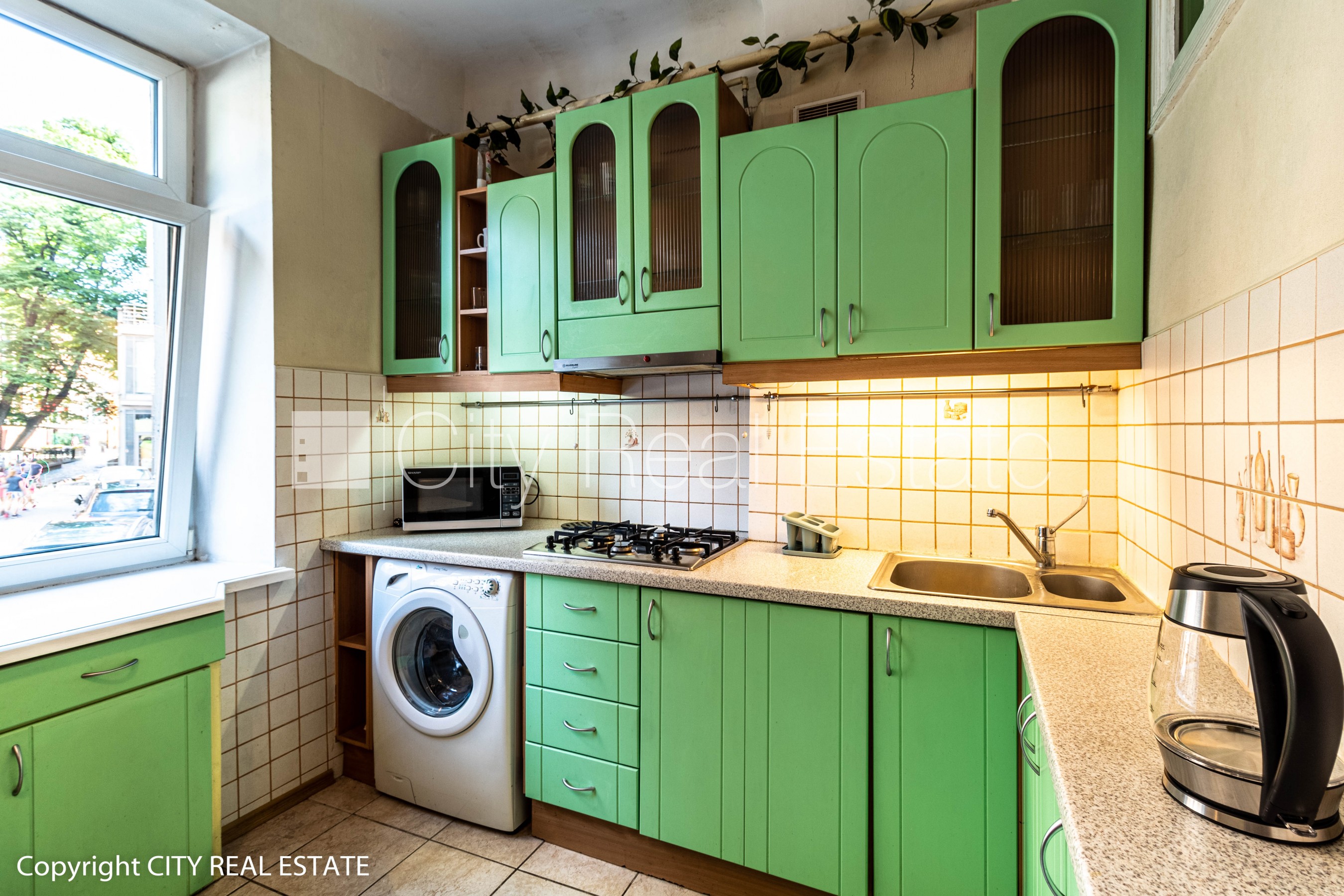 Sludinājumi. Renovēta māja, ieeja no pagalma, beletāža, kāpņu telpa pēc kosmētiskā remonta, logi vērsti mājas Cena: 650 EUR/mēn Foto #12