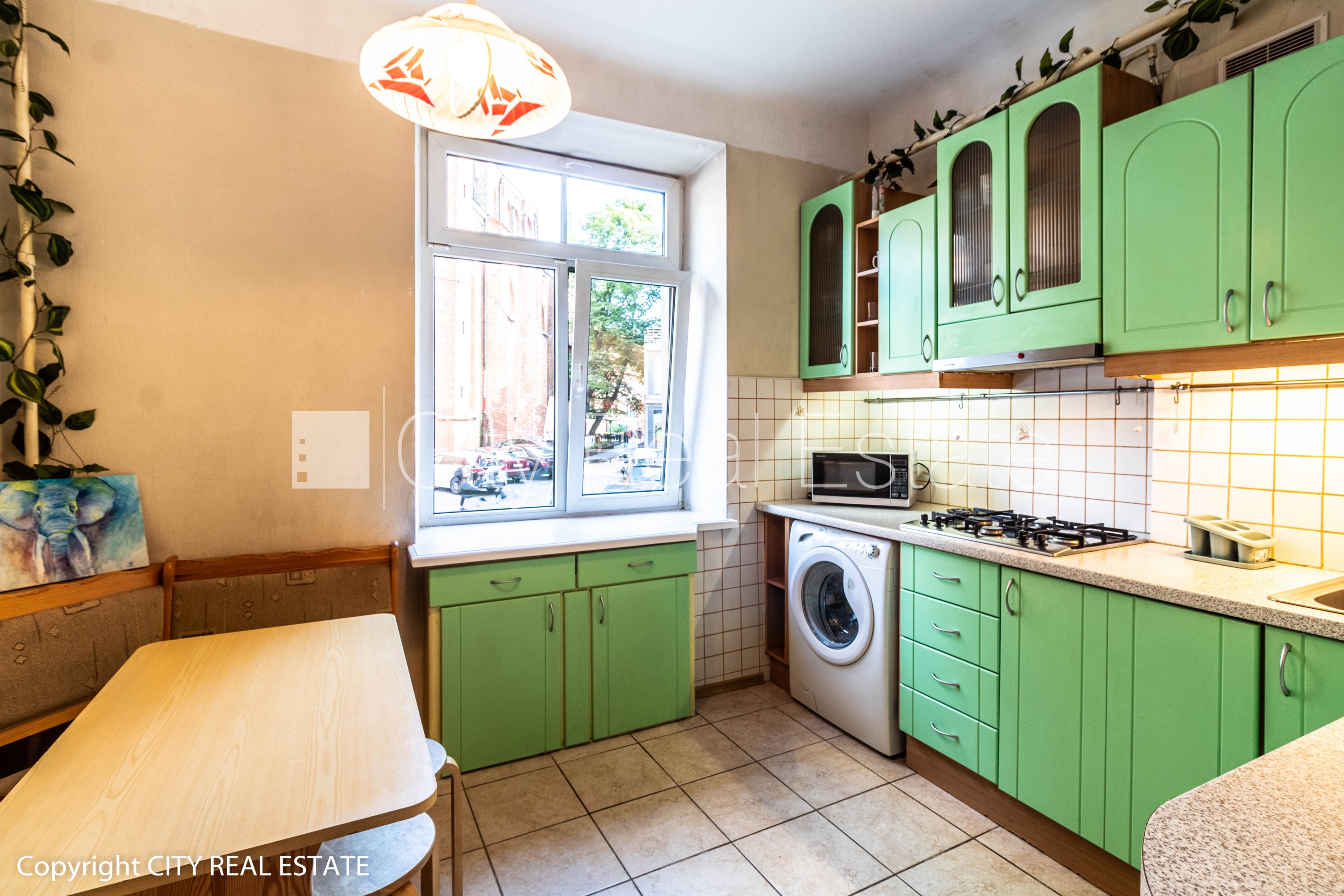 Sludinājumi. Renovēta māja, ieeja no pagalma, beletāža, kāpņu telpa pēc kosmētiskā remonta, logi vērsti mājas Cena: 650 EUR/mēn Foto #11