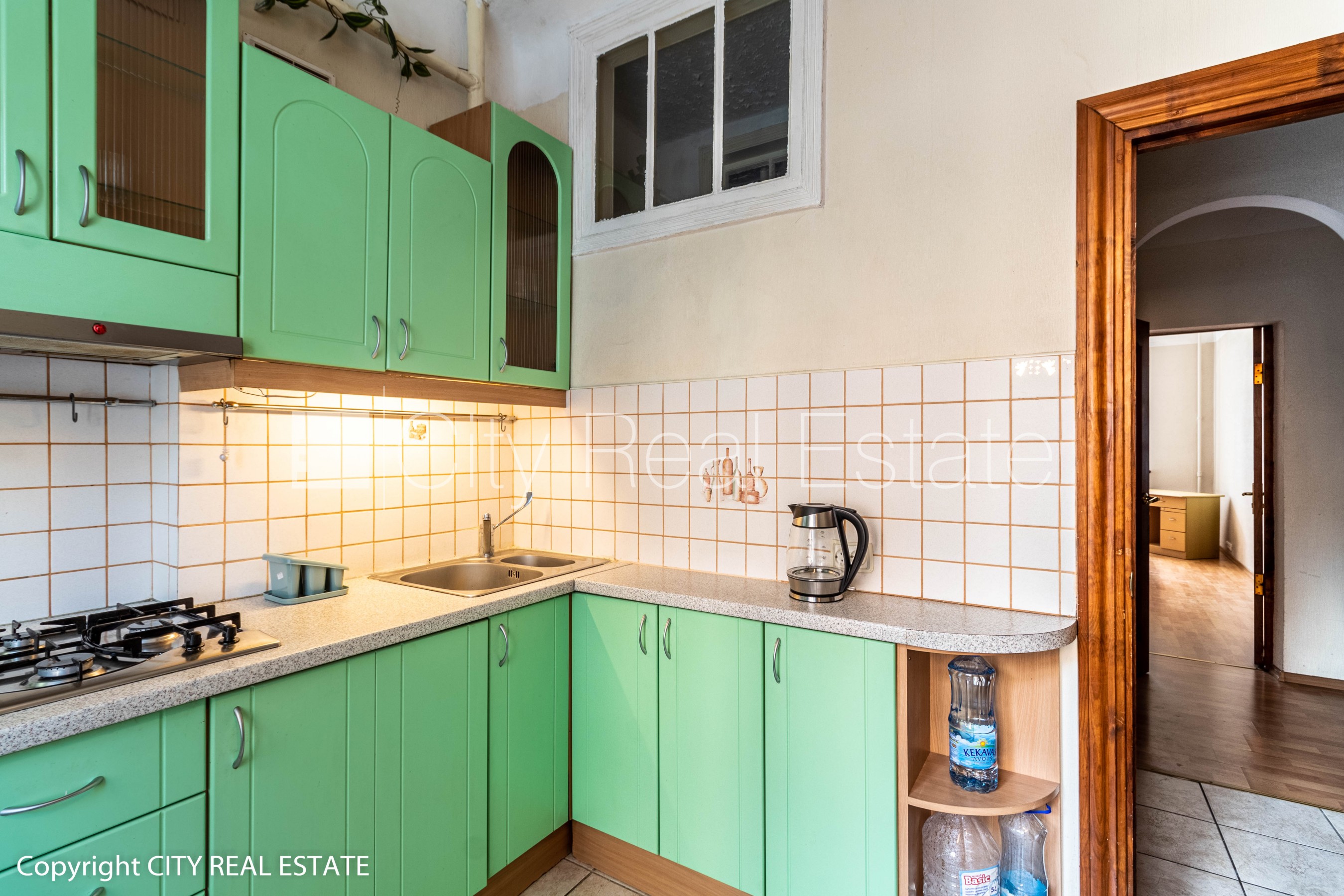 Sludinājumi. Renovēta māja, ieeja no pagalma, beletāža, kāpņu telpa pēc kosmētiskā remonta, logi vērsti mājas Cena: 650 EUR/mēn Foto #13