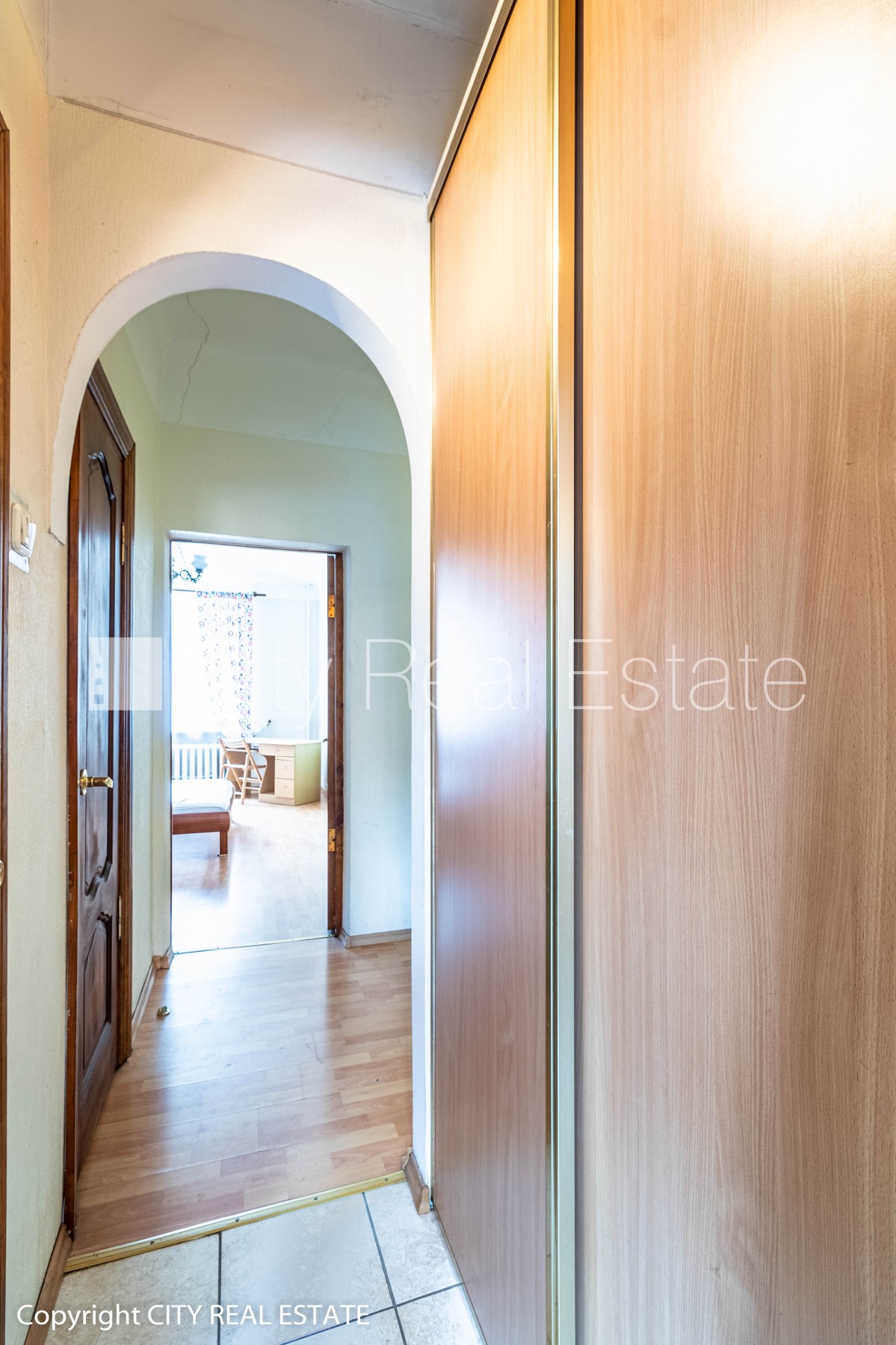 Sludinājumi. Renovēta māja, ieeja no pagalma, beletāža, kāpņu telpa pēc kosmētiskā remonta, logi vērsti mājas Cena: 650 EUR/mēn Foto #16