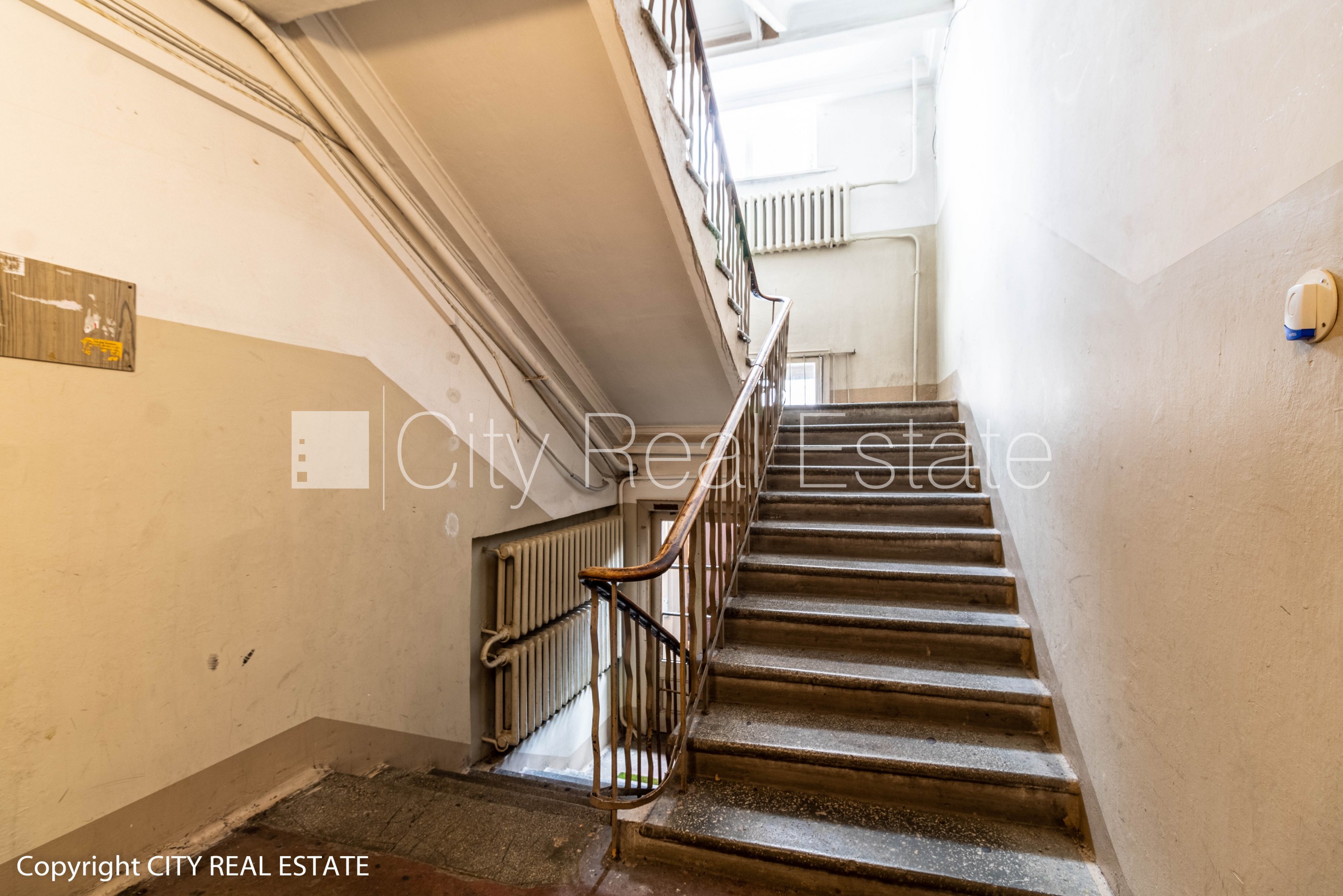 Sludinājumi. Renovēta māja, ieeja no pagalma, beletāža, kāpņu telpa pēc kosmētiskā remonta, logi vērsti mājas Cena: 650 EUR/mēn Foto #20