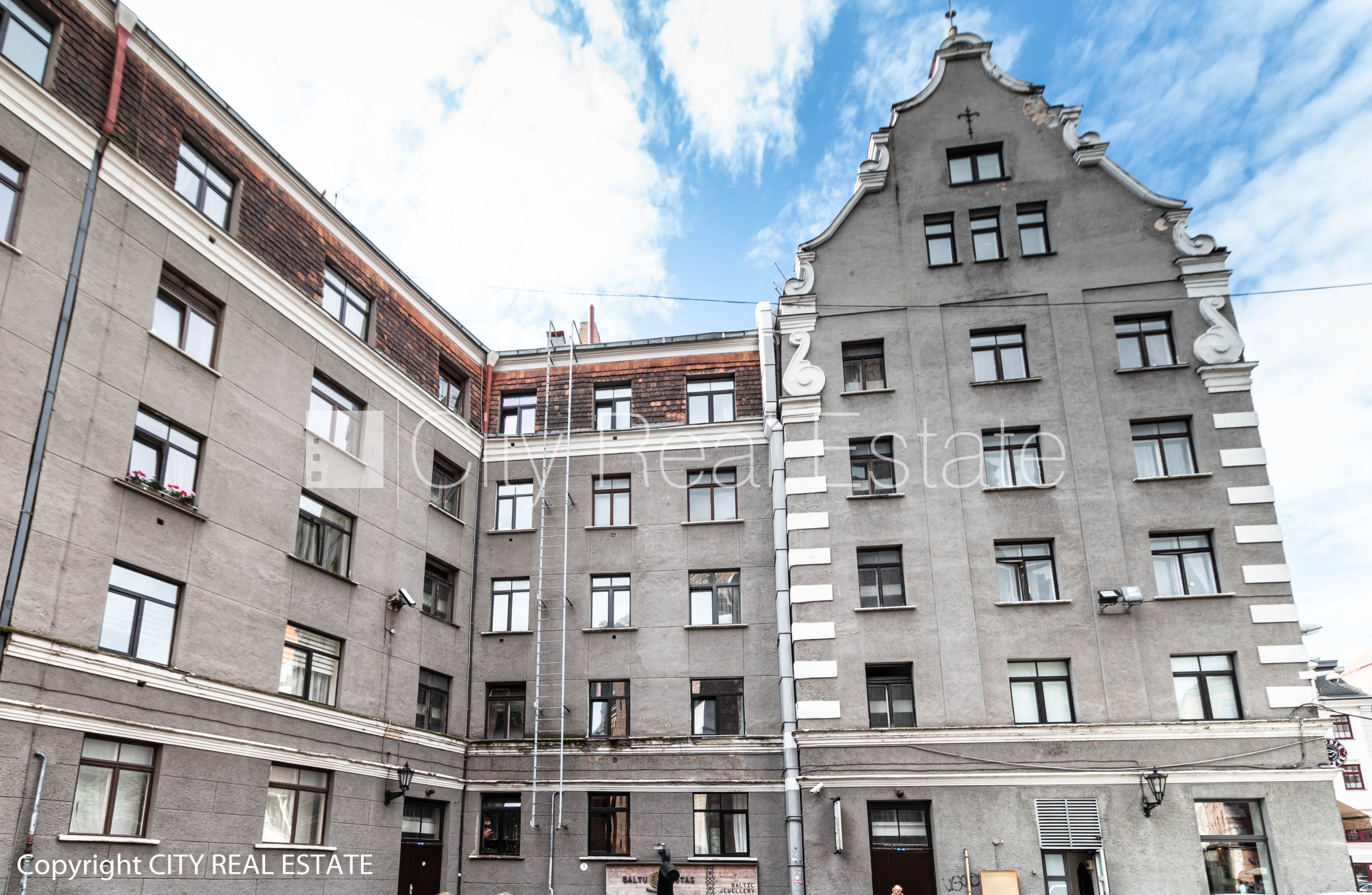 Sludinājumi. Renovēta māja, ieeja no pagalma, beletāža, kāpņu telpa pēc kosmētiskā remonta, logi vērsti mājas Cena: 650 EUR/mēn Foto #22