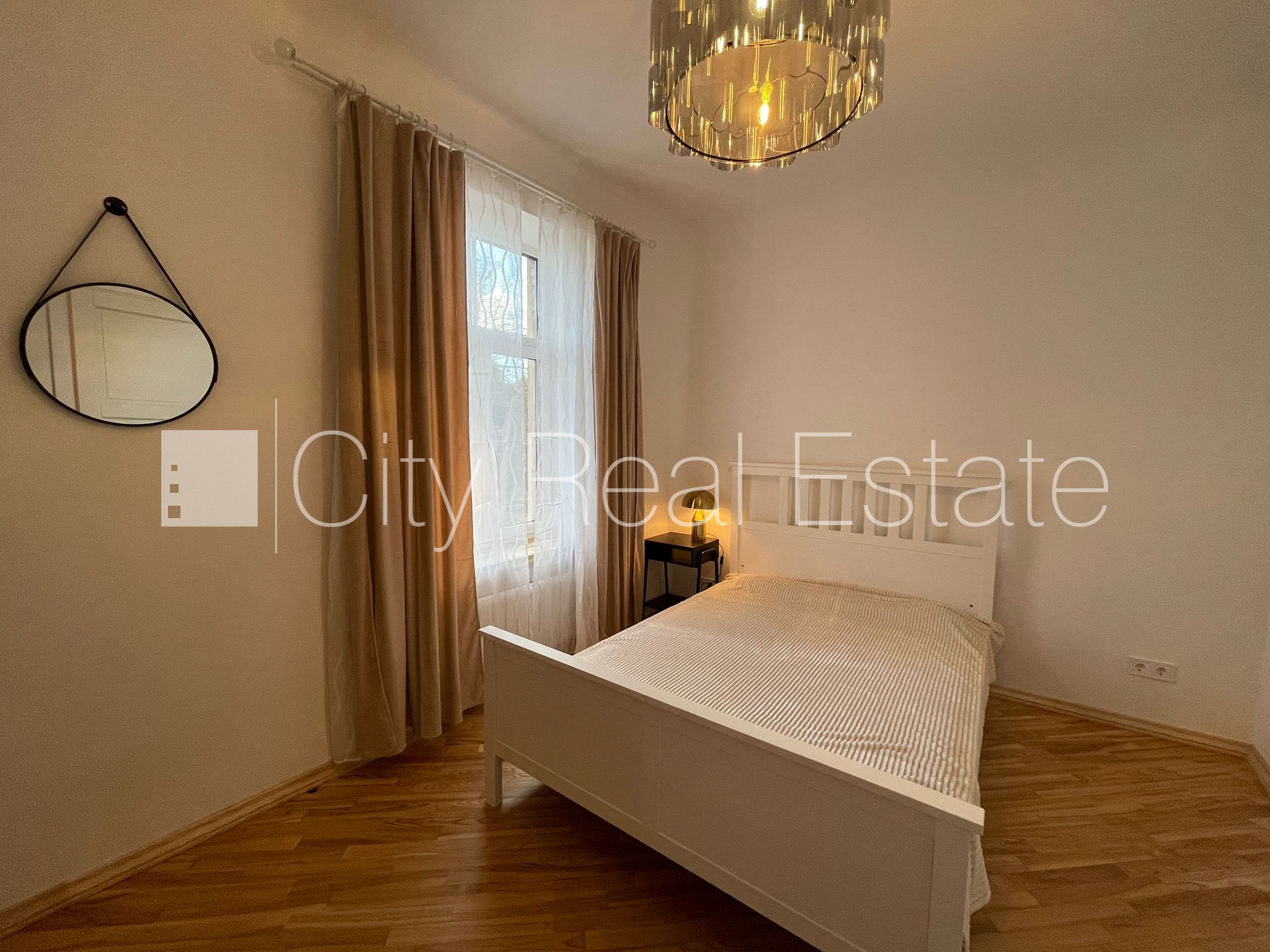 Sludinājumi. Fasādes māja, istabas izolētas 3 gab., studio tipa, virtuve apvienota ar viesistabu, augstie Cena: 1100 EUR/mēn Foto #7