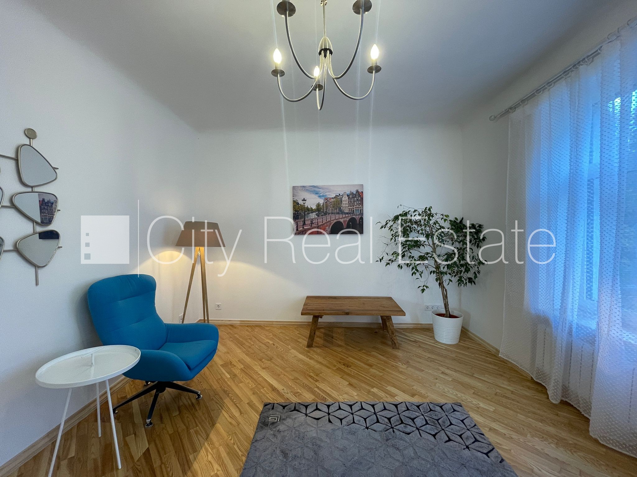 Sludinājumi. Fasādes māja, istabas izolētas 3 gab., studio tipa, virtuve apvienota ar viesistabu, augstie Cena: 1100 EUR/mēn Foto #2