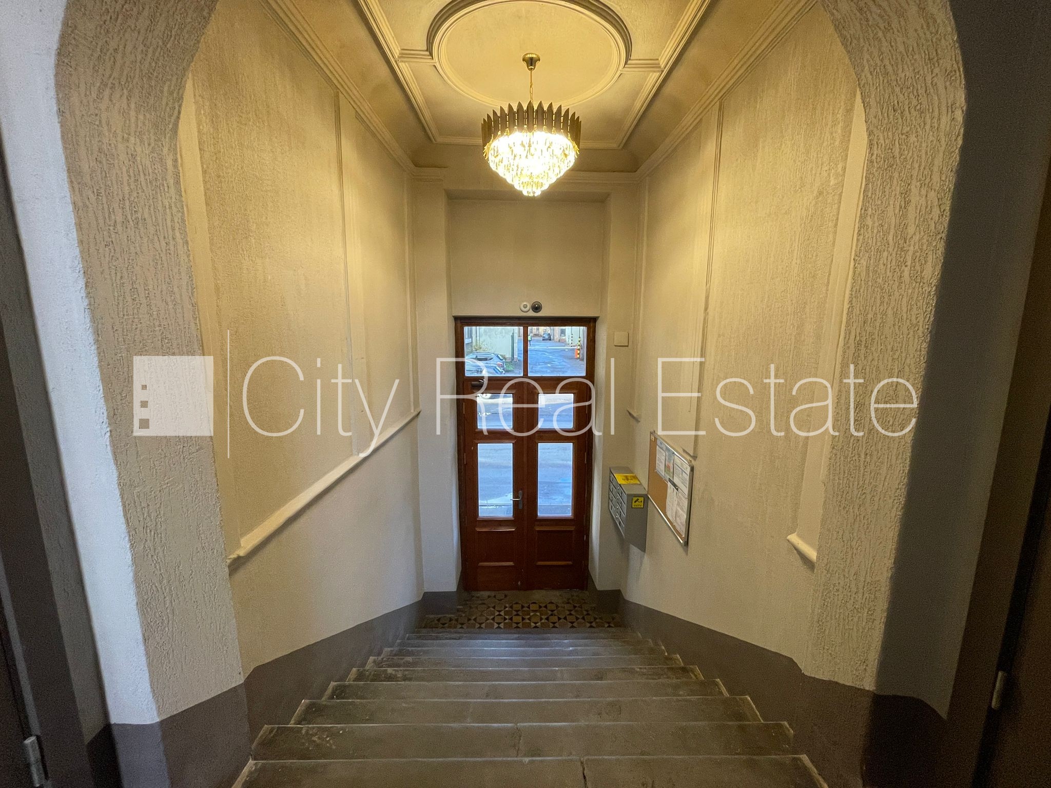 Sludinājumi. Fasādes māja, istabas izolētas 3 gab., studio tipa, virtuve apvienota ar viesistabu, augstie Cena: 1100 EUR/mēn Foto #12