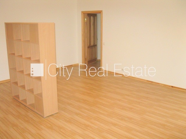 Объявление. Дом во дворе, реновированный дом, закрытая территория, вход со двора, лифт, лестничная клетка после Цена: 600 EUR/мес. Foto #8