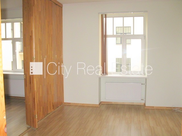 Объявление. Дом во дворе, реновированный дом, закрытая территория, вход со двора, лифт, лестничная клетка после Цена: 600 EUR/мес. Foto #10