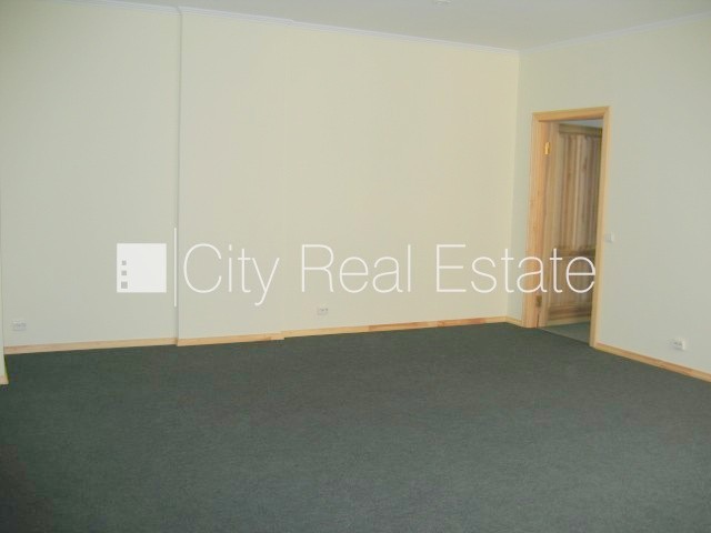 Объявление. Дом во дворе, реновированный дом, закрытая территория, вход со двора, лифт, лестничная клетка после Цена: 600 EUR/мес. Foto #15