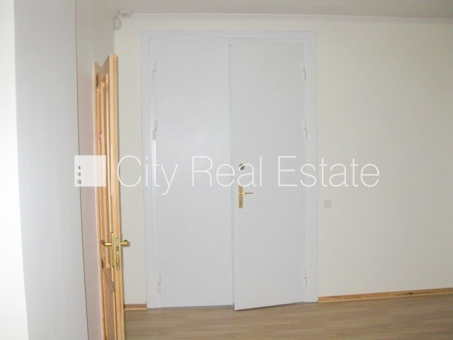 Объявление. Дом во дворе, реновированный дом, закрытая территория, вход со двора, лифт, лестничная клетка после Цена: 600 EUR/мес. Foto #23