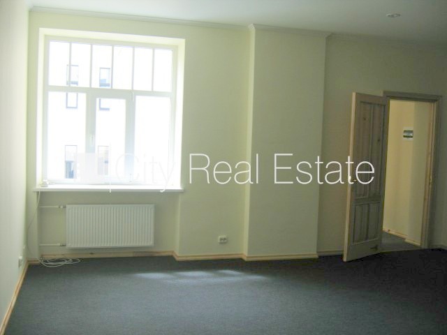 Объявление. Дом во дворе, реновированный дом, закрытая территория, вход со двора, лифт, лестничная клетка после Цена: 600 EUR/мес. Foto #14