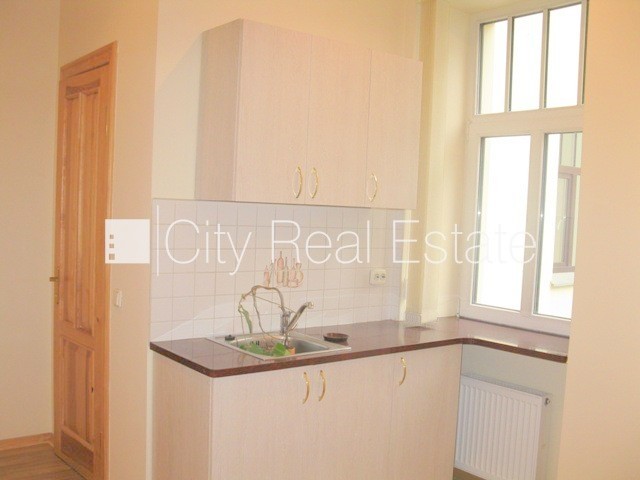 Объявление. Дом во дворе, реновированный дом, закрытая территория, вход со двора, лифт, лестничная клетка после Цена: 600 EUR/мес. Foto #17