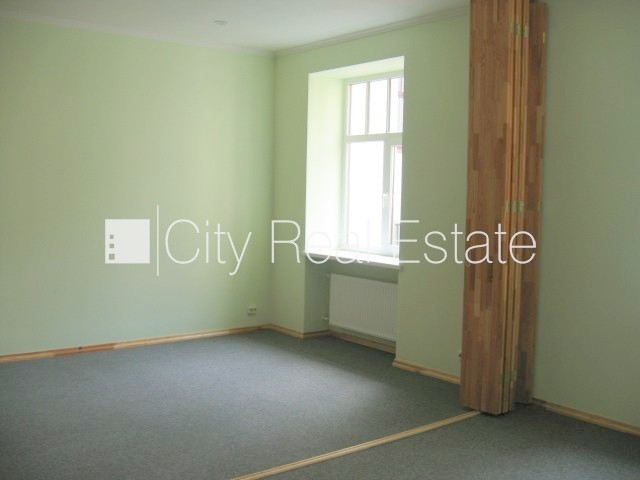 Объявление. Дом во дворе, реновированный дом, закрытая территория, вход со двора, лифт, лестничная клетка после Цена: 600 EUR/мес. Foto #13