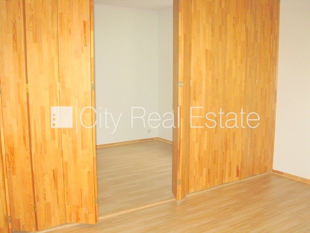 Объявление. Дом во дворе, реновированный дом, закрытая территория, вход со двора, лифт, лестничная клетка после Цена: 600 EUR/мес. Foto #11