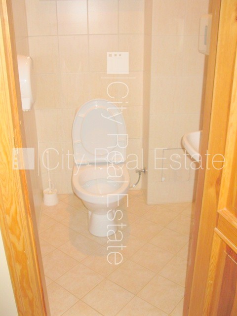 Объявление. Дом во дворе, реновированный дом, закрытая территория, вход со двора, лифт, лестничная клетка после Цена: 600 EUR/мес. Foto #21