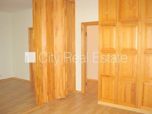 Объявление. Дом во дворе, реновированный дом, закрытая территория, вход со двора, лифт, лестничная клетка после Цена: 600 EUR/мес. Foto #5