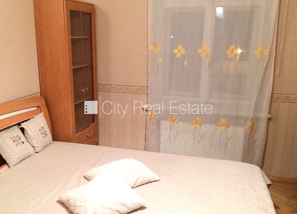 Sludinājumi. Fasādes māja, labiekārtots apzaļumots pagalms, slēgts pagalms, bezmaksas stāvvieta pagalmā, ieeja Cena: 700 EUR/mēn Foto #21