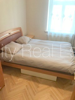 Sludinājumi. Fasādes māja, labiekārtots apzaļumots pagalms, slēgts pagalms, bezmaksas stāvvieta pagalmā, ieeja Cena: 700 EUR/mēn Foto #17