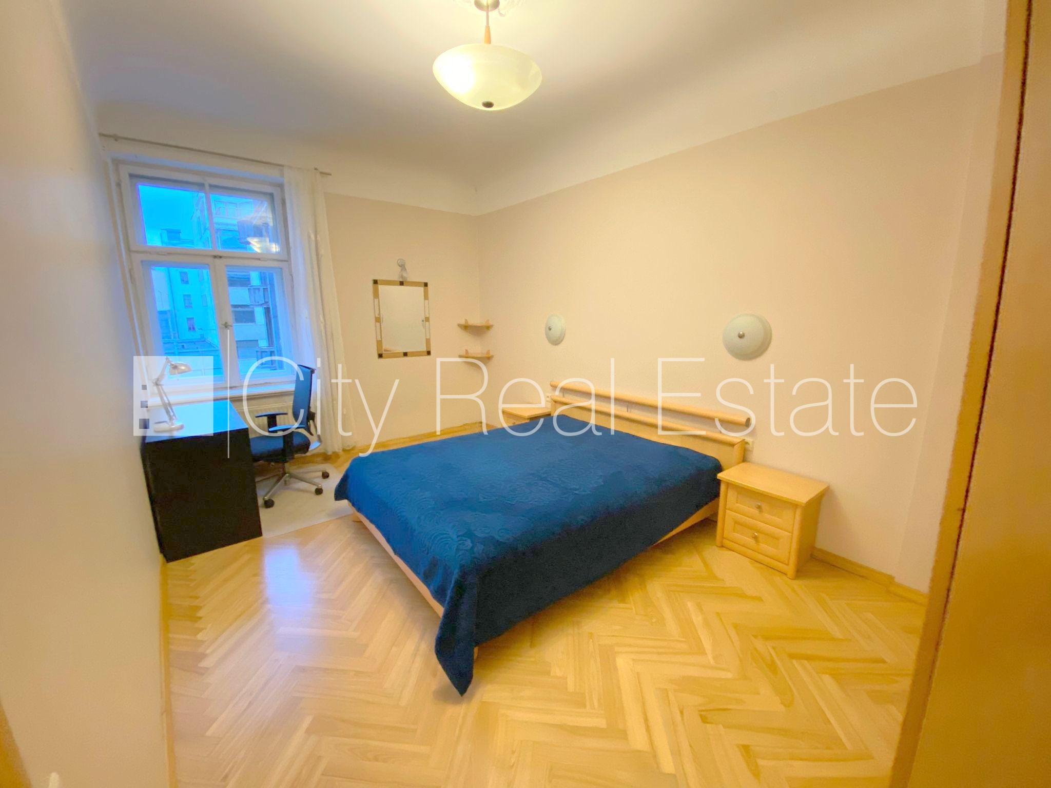 Sludinājumi. Fasādes māja, labiekārtots apzaļumots pagalms, slēgts pagalms, bezmaksas stāvvieta pagalmā, ieeja Cena: 700 EUR/mēn Foto #1