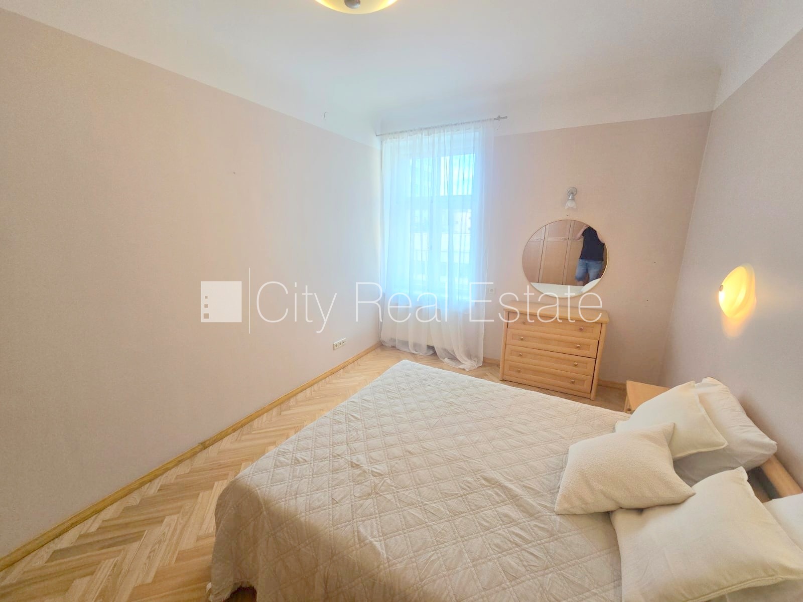 Sludinājumi. Fasādes māja, labiekārtots apzaļumots pagalms, slēgts pagalms, bezmaksas stāvvieta pagalmā, ieeja Cena: 700 EUR/mēn Foto #20