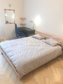Sludinājumi. Fasādes māja, labiekārtots apzaļumots pagalms, slēgts pagalms, bezmaksas stāvvieta pagalmā, ieeja Cena: 700 EUR/mēn Foto #24