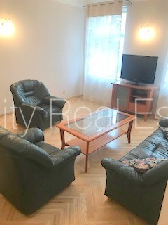 Sludinājumi. Fasādes māja, labiekārtots apzaļumots pagalms, slēgts pagalms, bezmaksas stāvvieta pagalmā, ieeja Cena: 700 EUR/mēn Foto #9