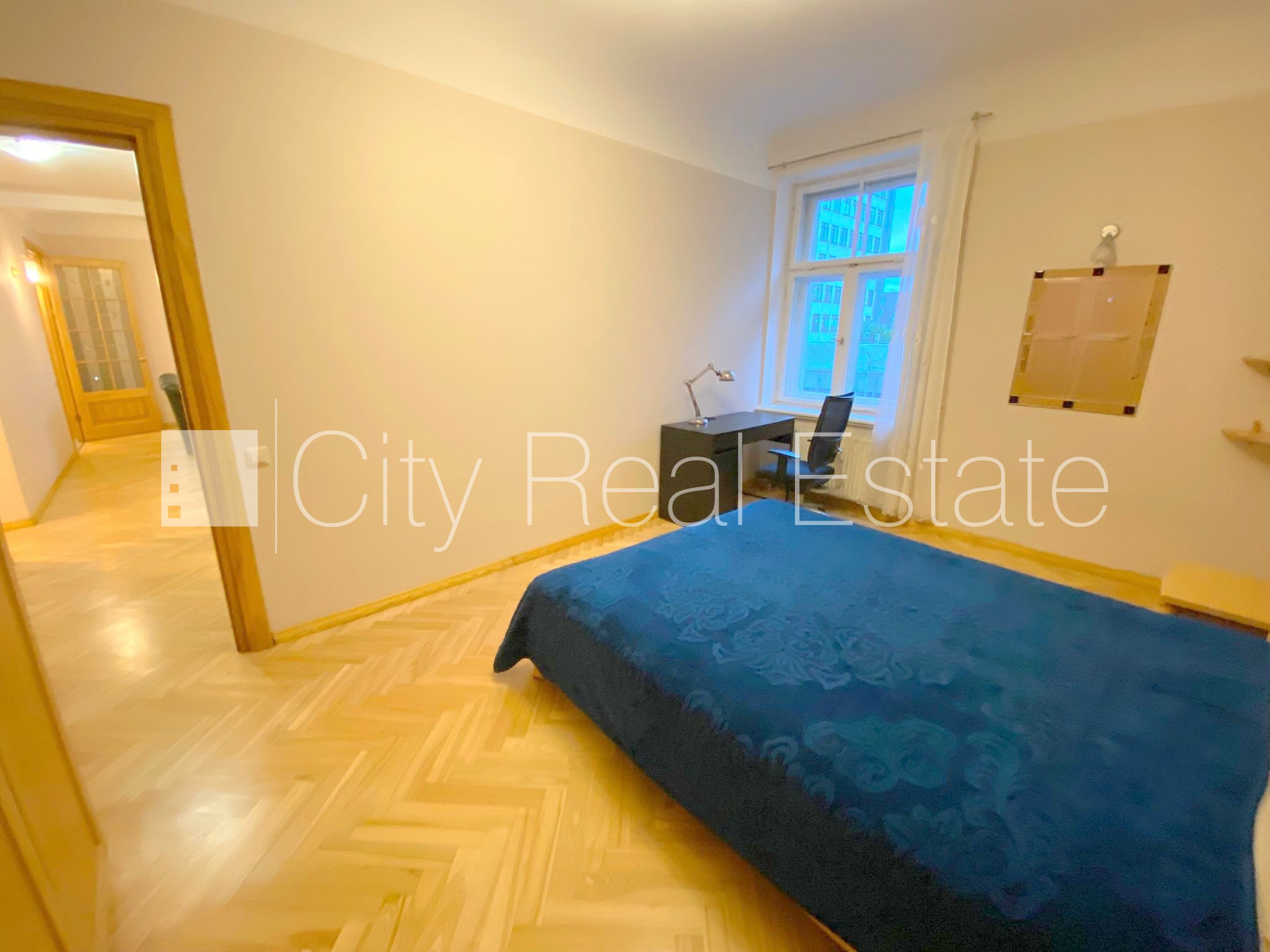Sludinājumi. Fasādes māja, labiekārtots apzaļumots pagalms, slēgts pagalms, bezmaksas stāvvieta pagalmā, ieeja Cena: 700 EUR/mēn Foto #5
