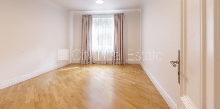 Sludinājumi. Fasādes māja, renovēta māja, labiekārtots apzaļumots pagalms, slēgts pagalms, ieeja no pagalma, Cena: 620 EUR/mēn Foto #3