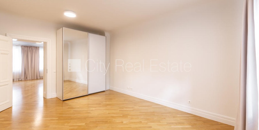 Sludinājumi. Fasādes māja, renovēta māja, labiekārtots apzaļumots pagalms, slēgts pagalms, ieeja no pagalma, Cena: 620 EUR/mēn Foto #4