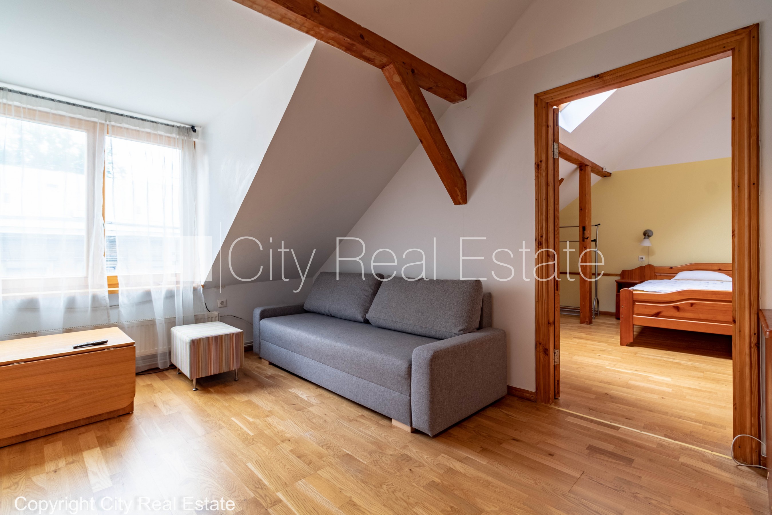 Sludinājumi. Koka māja, fasādes māja, slēgts pagalms, ieeja no pagalma, mansards, logi vērsti mājas abās pusēs, Cena: 650 EUR/mēn Foto #11