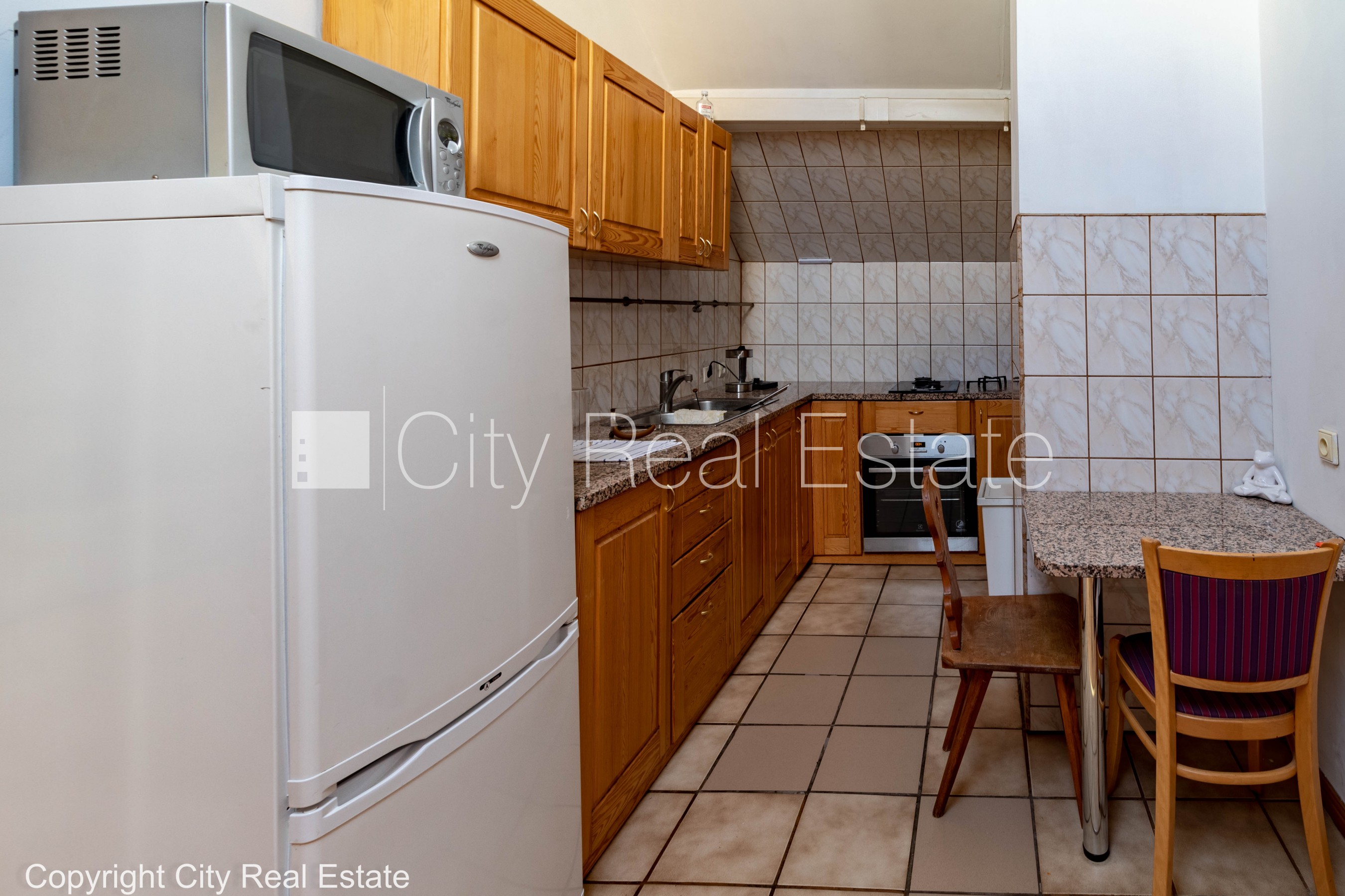 Sludinājumi. Koka māja, fasādes māja, slēgts pagalms, ieeja no pagalma, mansards, logi vērsti mājas abās pusēs, Cena: 650 EUR/mēn Foto #17