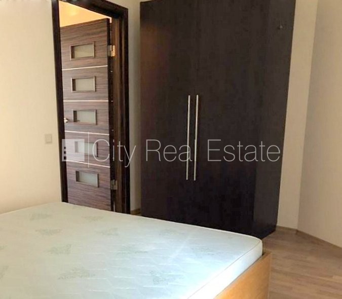 Sludinājumi. Šo dzīvokli izīrē pa diennaktīm (īstermiņa īre), īres cena sludinājumā norādīta par vienu diennakts Cena: 60 EUR/mēn Foto #2