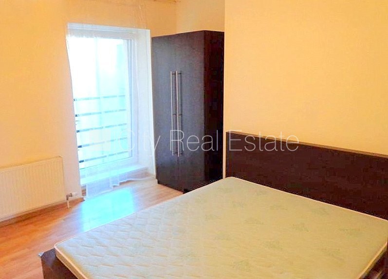 Sludinājumi. Šo dzīvokli izīrē pa diennaktīm (īstermiņa īre), īres cena sludinājumā norādīta par vienu diennakts Cena: 60 EUR/mēn Foto #1