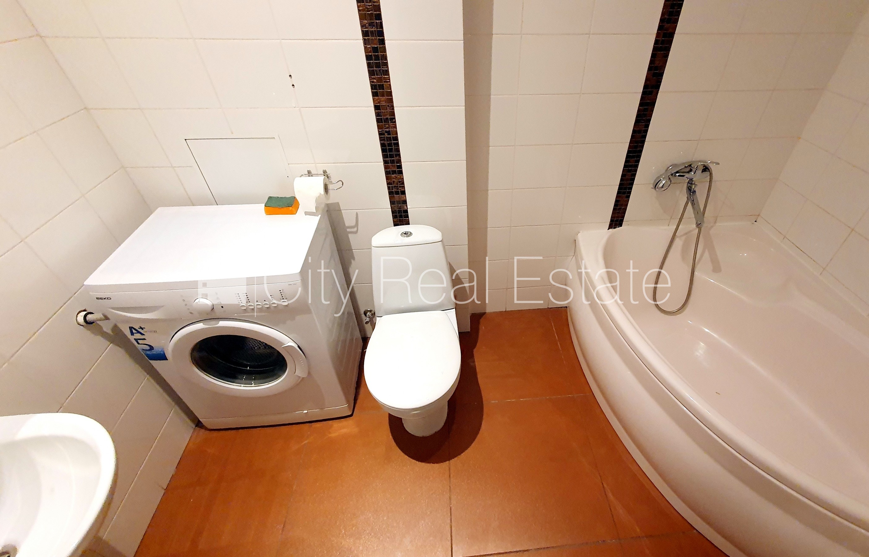 Sludinājumi. Šo dzīvokli izīrē pa diennaktīm (īstermiņa īre), īres cena sludinājumā norādīta par vienu diennakts Cena: 60 EUR/mēn Foto #6