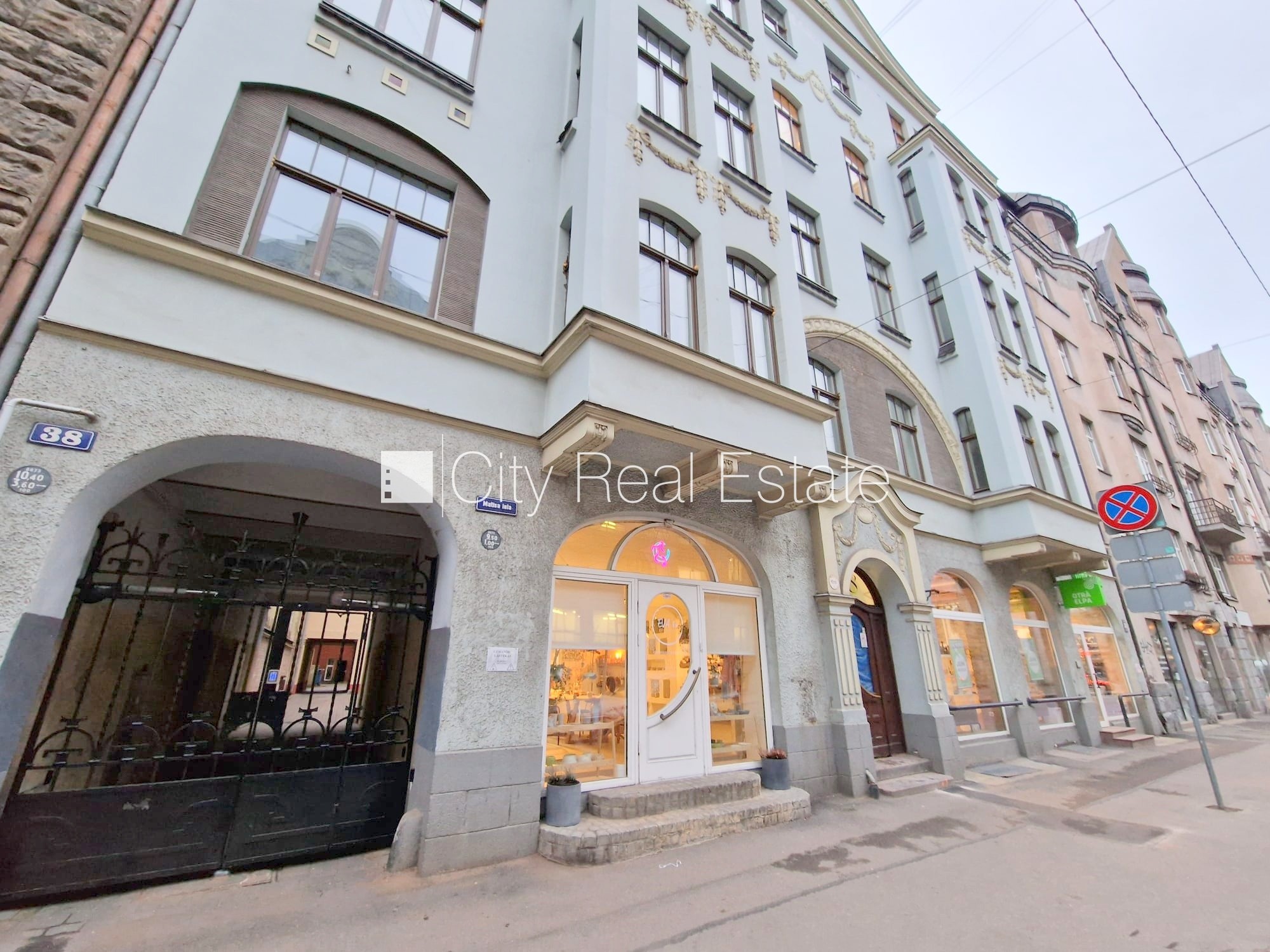 Sludinājumi. Projekts - Matīsa 38, fasādes māja, renovēta māja, slēgts pagalms, ieeja no ielas, kāpņu telpa pēc Cena: 330 EUR/mēn Foto #21