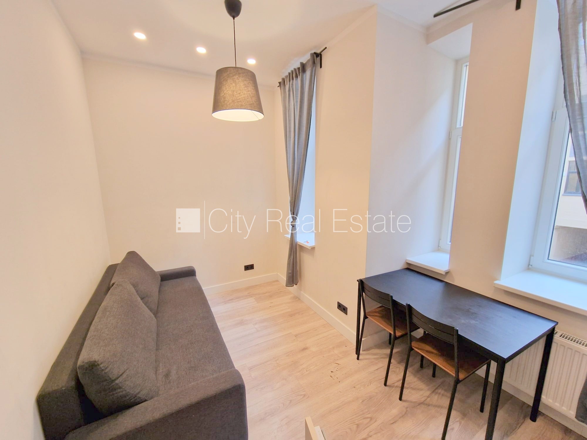 Sludinājumi. Projekts - Matīsa 38, fasādes māja, renovēta māja, slēgts pagalms, ieeja no ielas, kāpņu telpa pēc Cena: 330 EUR/mēn Foto #6