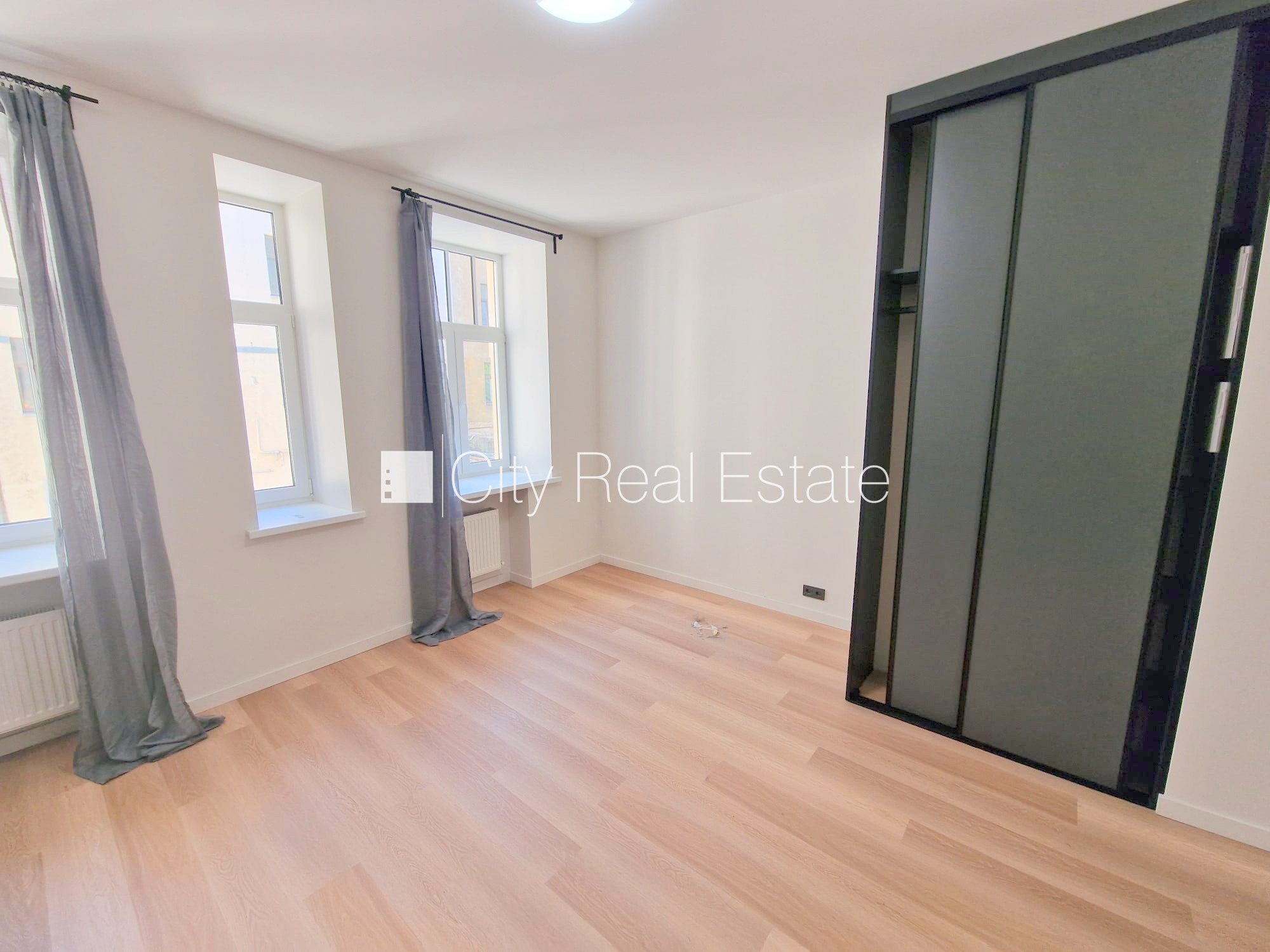 Sludinājumi. Projekts - Matīsa 38, fasādes māja, renovēta māja, labiekārtots apzaļumots pagalms, ieeja no ielas Cena: 350 EUR/mēn Foto #11