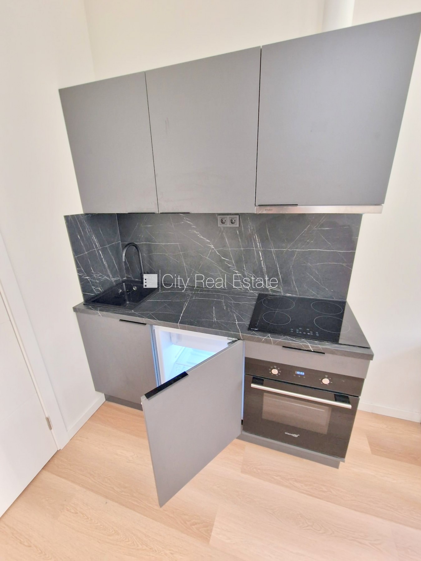 Sludinājumi. Projekts - Matīsa 38, fasādes māja, renovēta māja, labiekārtots apzaļumots pagalms, ieeja no ielas Cena: 350 EUR/mēn Foto #9