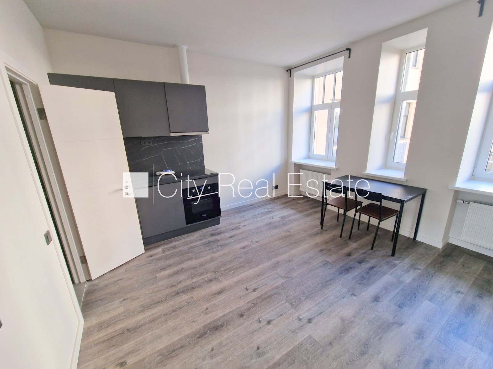 Sludinājumi. Projekts - Matīsa 38, fasādes māja, renovēta māja, labiekārtots apzaļumots pagalms, ieeja no ielas Cena: 350 EUR/mēn Foto #4