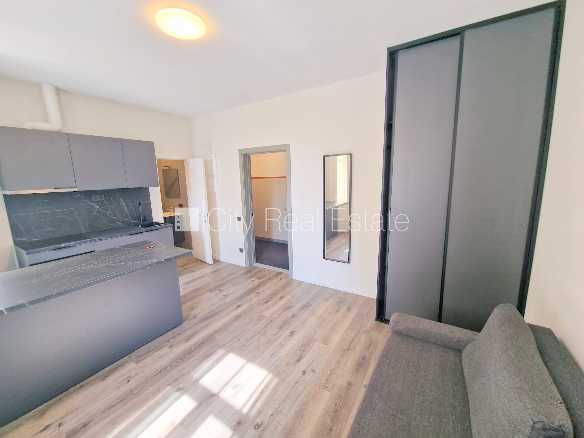 Sludinājumi. Projekts - Matīsa 38, pagalma māja, renovēta māja, slēgts pagalms, ieeja no ielas un pagalma, kāpņu Cena: 350 EUR/mēn Foto #6