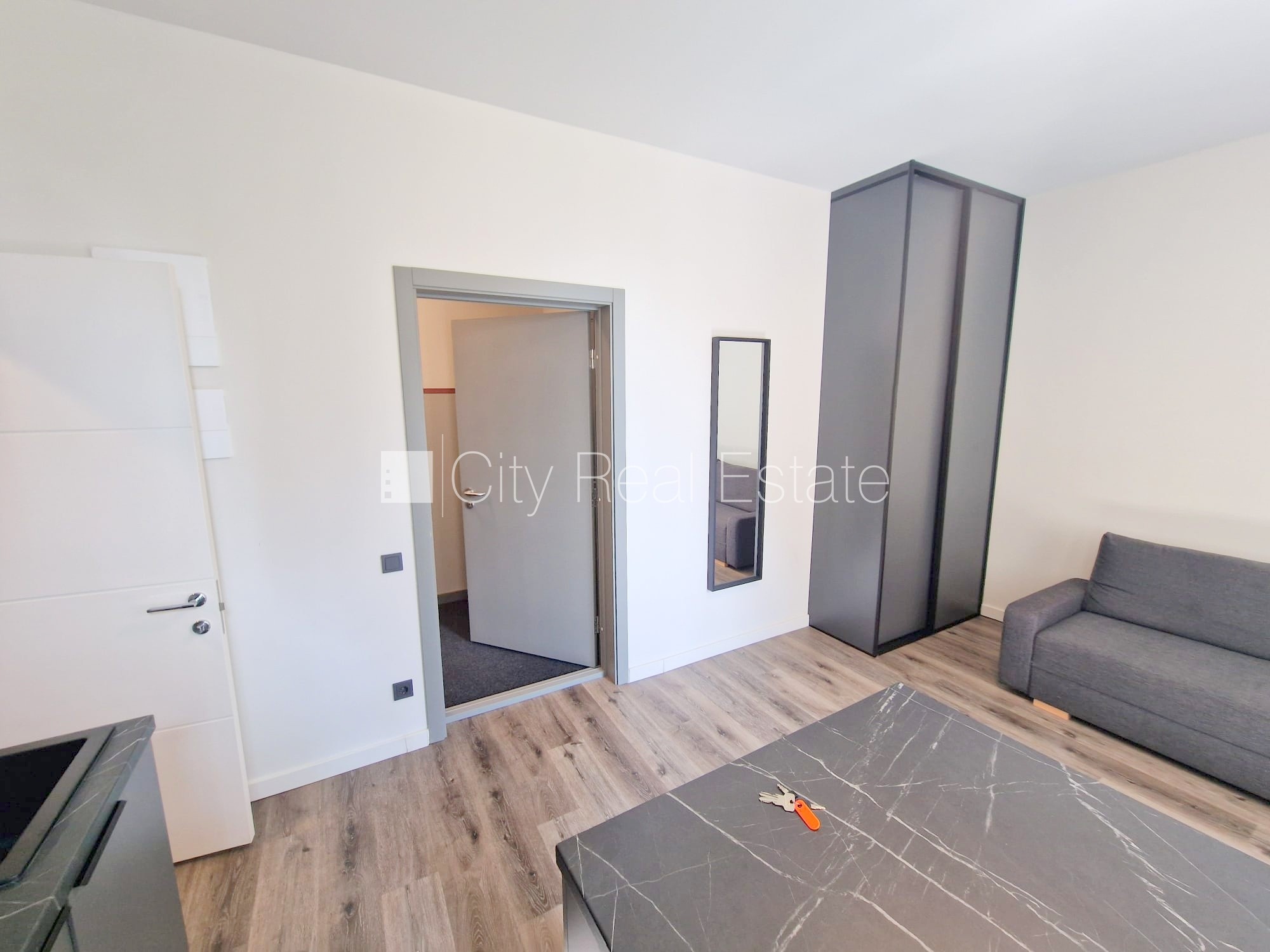 Sludinājumi. Projekts - Matīsa 38, pagalma māja, renovēta māja, slēgts pagalms, ieeja no ielas un pagalma, kāpņu Cena: 350 EUR/mēn Foto #17