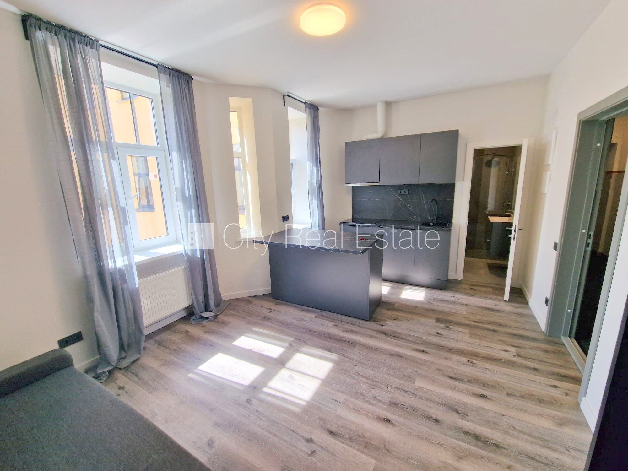 Sludinājumi. Projekts - Matīsa 38, pagalma māja, renovēta māja, slēgts pagalms, ieeja no ielas un pagalma, kāpņu Cena: 350 EUR/mēn Foto #3