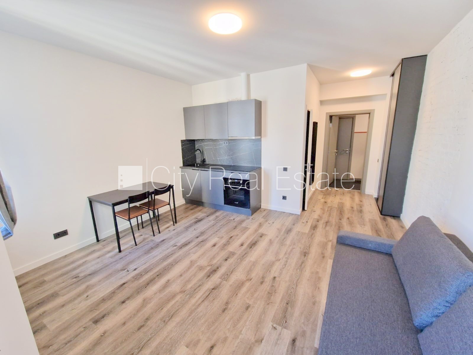 Sludinājumi. Projekts - Matīsa 38, pagalma māja, renovēta māja, slēgts pagalms, ieeja no ielas un pagalma, kāpņu Cena: 400 EUR/mēn Foto #1