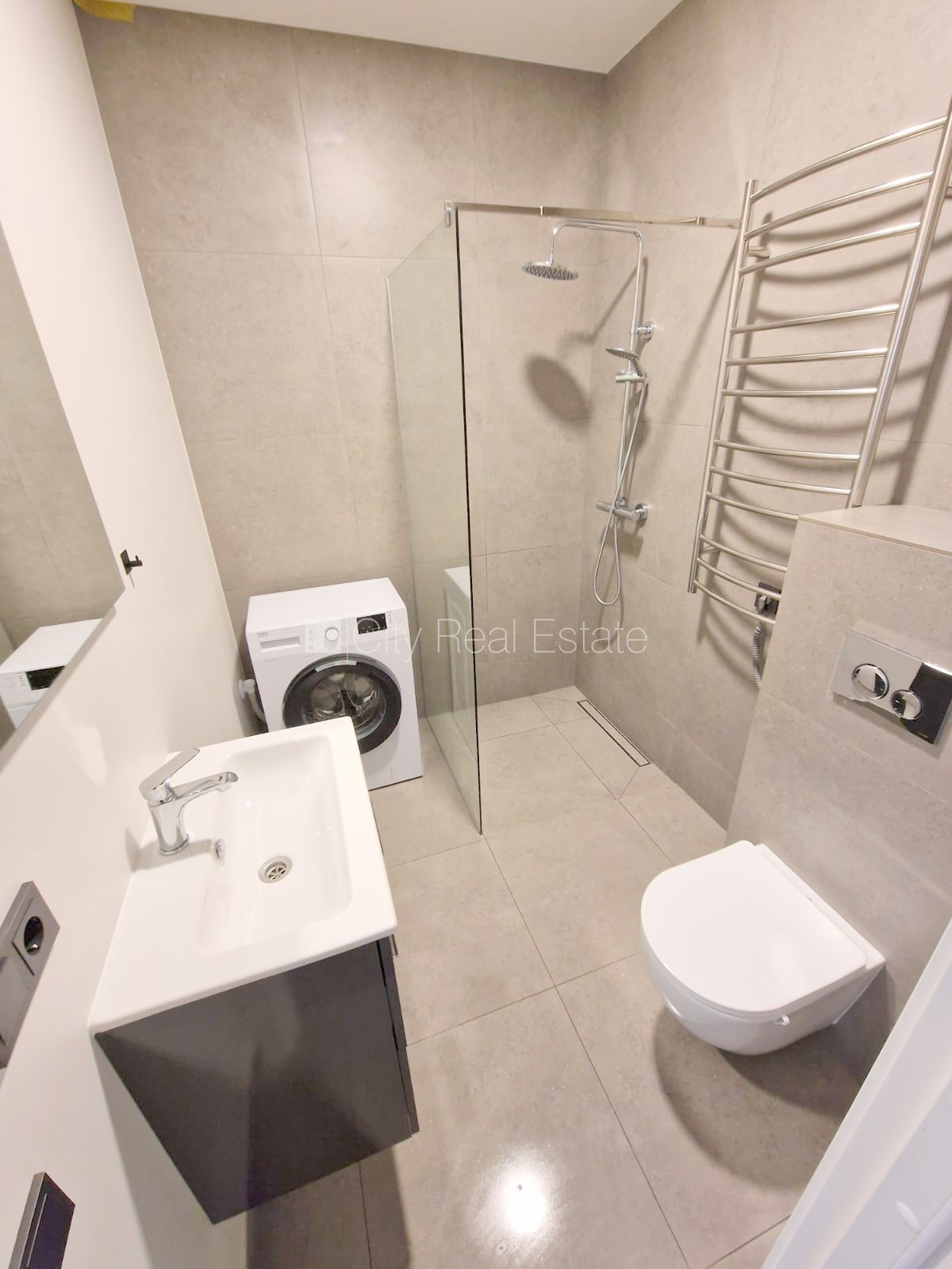 Sludinājumi. Projekts - Matīsa 38, pagalma māja, renovēta māja, slēgts pagalms, ieeja no ielas un pagalma, kāpņu Cena: 400 EUR/mēn Foto #11