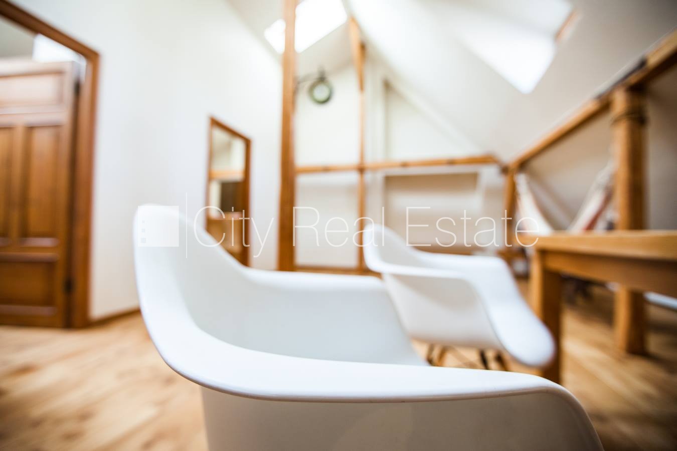 Объявление. Фасадный дом, место для машины, лестничная клетка после косметического ремонта, изолированные Цена: 189000 EUR Foto #7