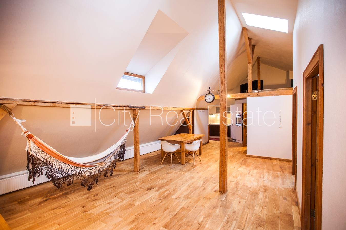 Объявление. Фасадный дом, место для машины, лестничная клетка после косметического ремонта, изолированные Цена: 189000 EUR Foto #10