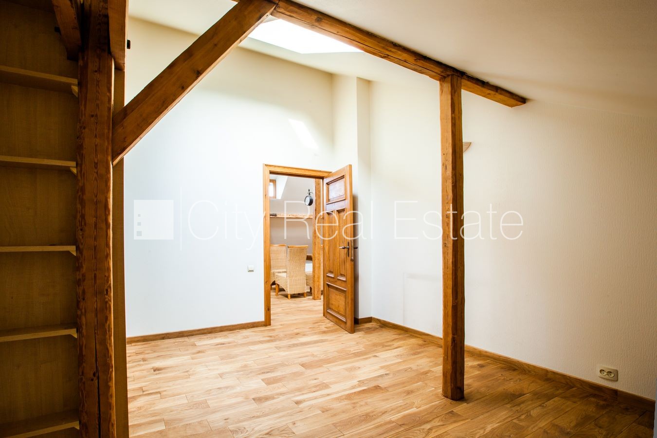 Объявление. Фасадный дом, место для машины, лестничная клетка после косметического ремонта, изолированные Цена: 189000 EUR Foto #12