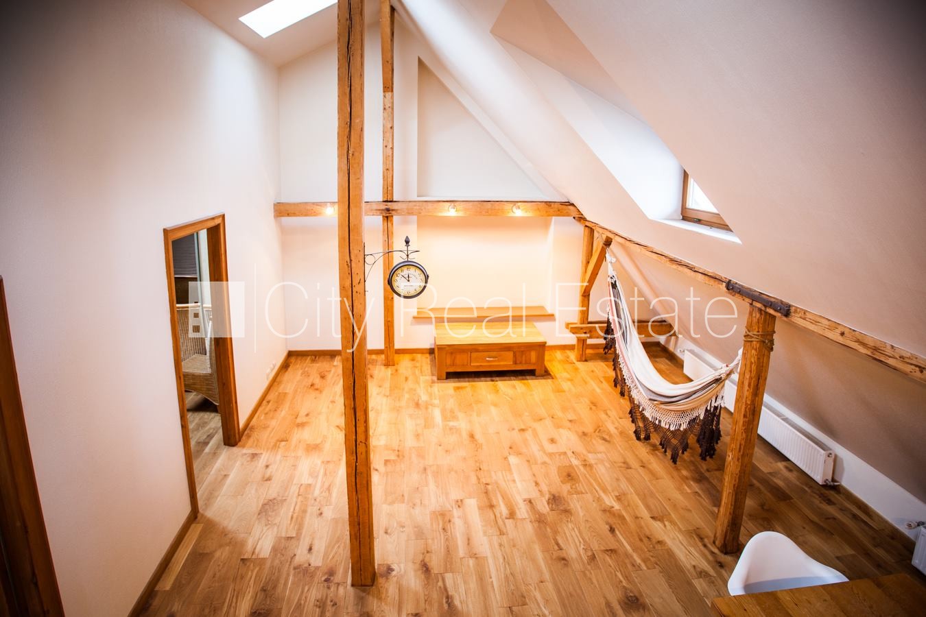 Объявление. Фасадный дом, место для машины, лестничная клетка после косметического ремонта, изолированные Цена: 189000 EUR Foto #13